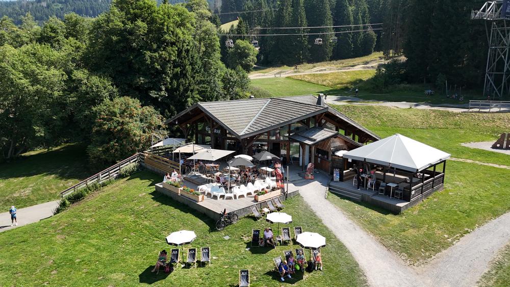 le 30 juillet - repas des résidents au Chalet du Lac
