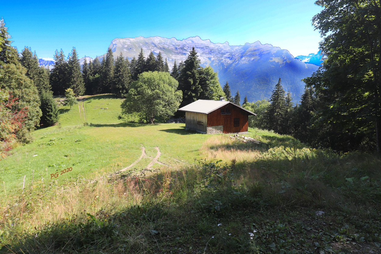 4. Chalet sur fond de CRIOU