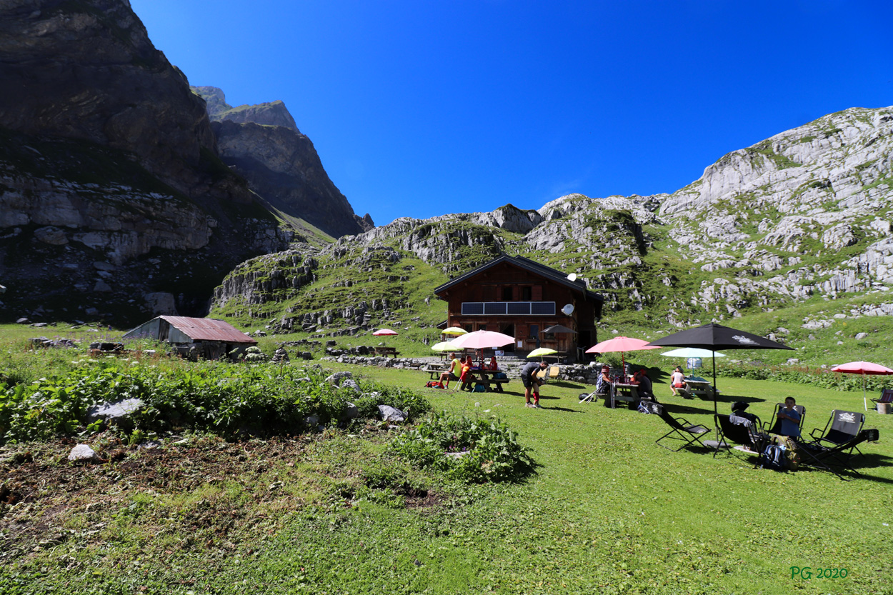 Refuge de la Vogealle et sa belle pelouse