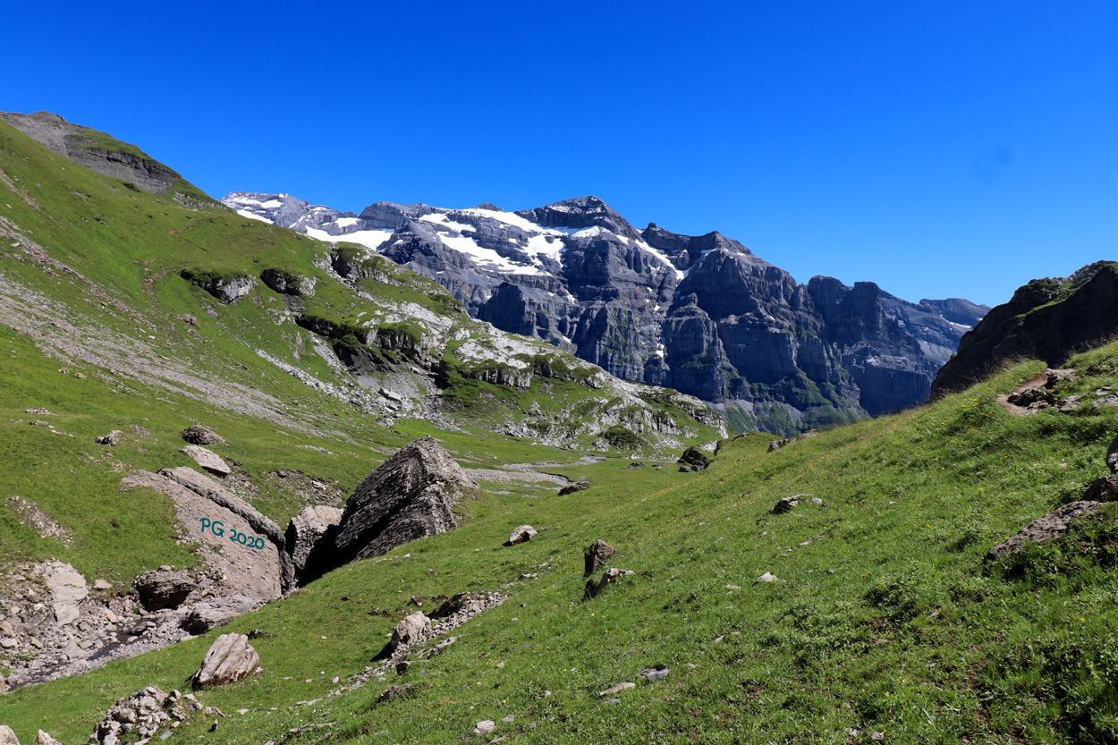 Tenneverge vu du Lac de La Vogealle