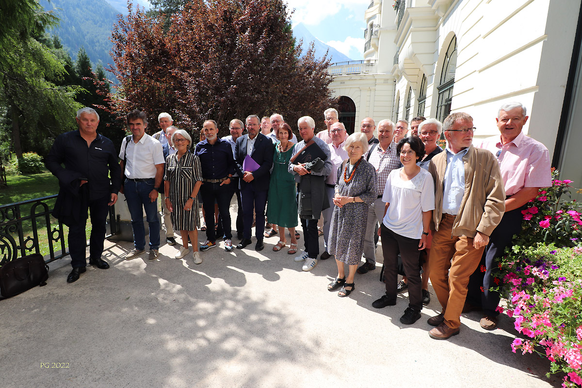 Assemblee devant la Majestic 02