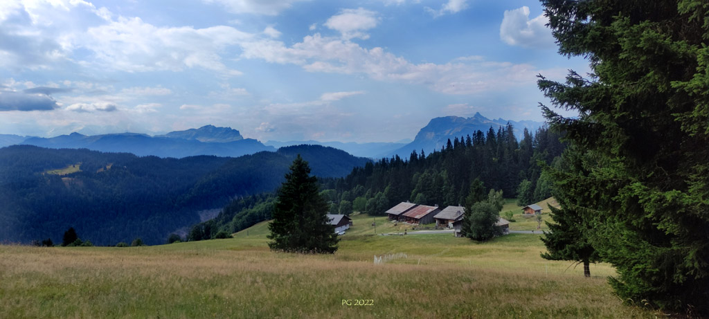 La chaine du MtBlanc dans les nuages