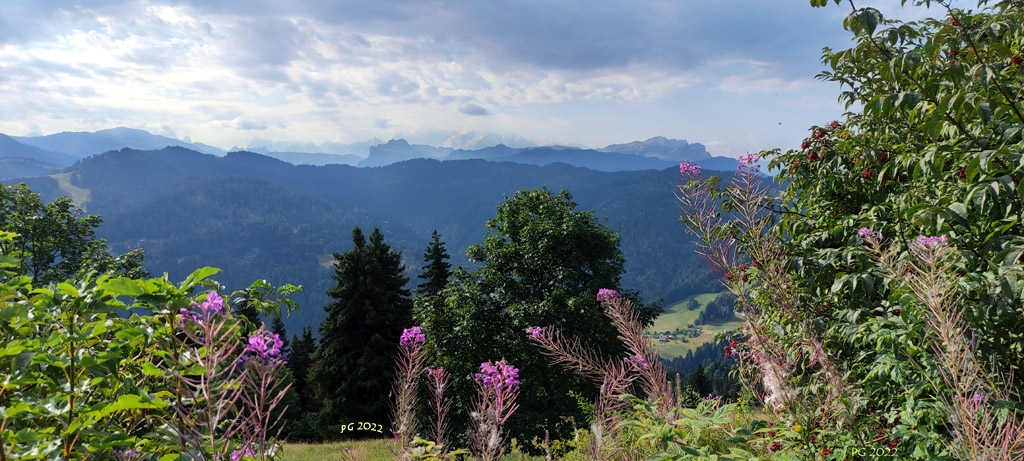 La chaine du MtBlanc dans les nuages2